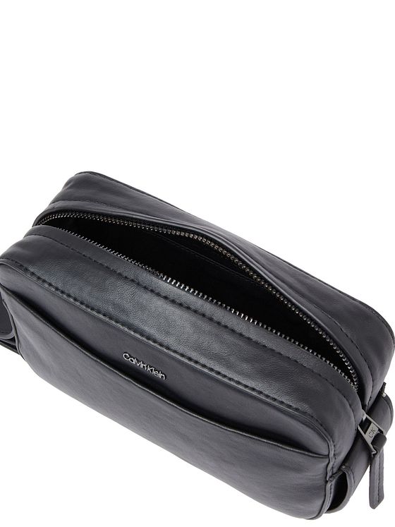 Calvin Klein CK Refined Skuldertaske 20 cm Calvin Klein CK Refined Skuldertaske 20 cm