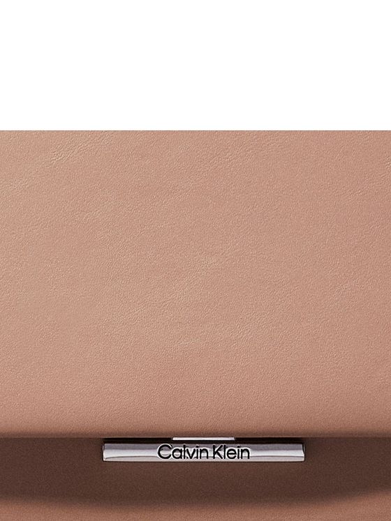 Calvin Klein CK Linear Skuldertaske 20 cm