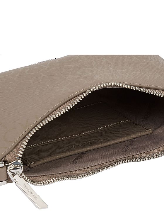 Calvin Klein Ck Must Skuldertaske 22.5 cm Calvin Klein Ck Must Skuldertaske 22.5 cm