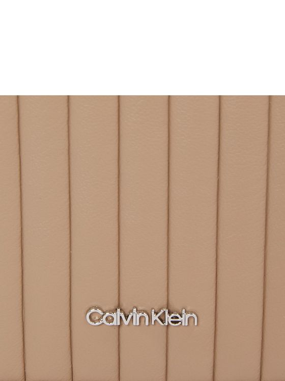 Calvin Klein Mini Line Quilt Skuldertaske 26 cm Calvin Klein Mini Line Quilt Skuldertaske 26 cm