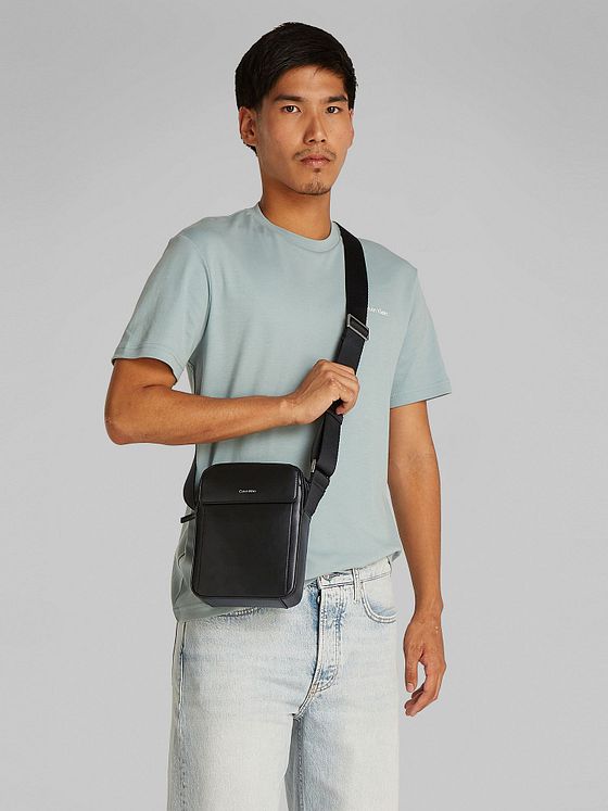 Calvin Klein CK Sleek Skuldertaske 16.5 cm Calvin Klein CK Sleek Skuldertaske 16.5 cm