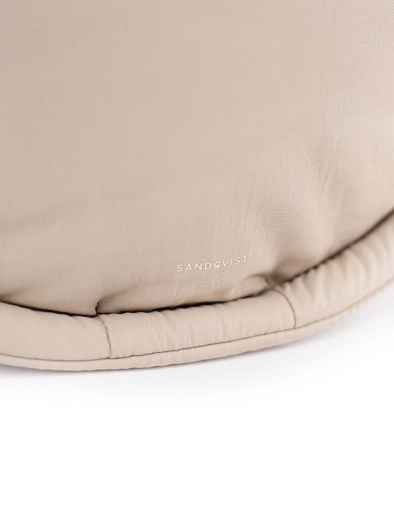 Sandqvist Curve Taška přes rameno 26 cm