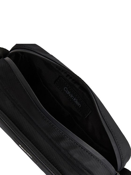 Calvin Klein CK Essential Skuldertaske 21 cm Calvin Klein CK Essential Skuldertaske 21 cm