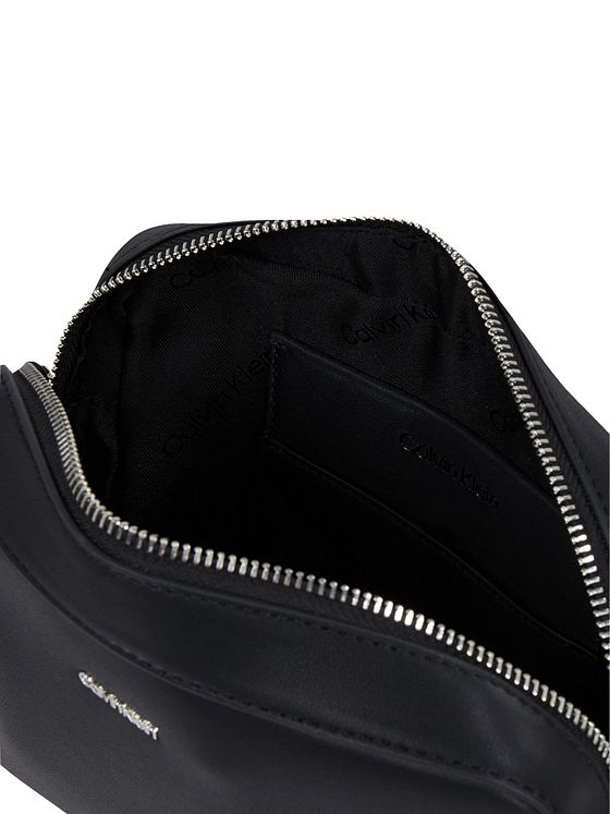 Calvin Klein CK Mixmedia Skuldertaske 22 cm