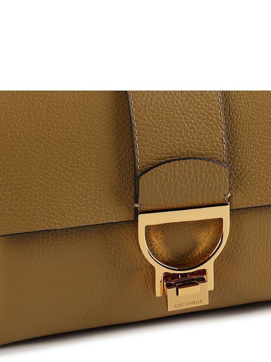 Coccinelle Arlettis skuldertaske i læder 23 cm Coccinelle Arlettis skuldertaske i læder 23 cm