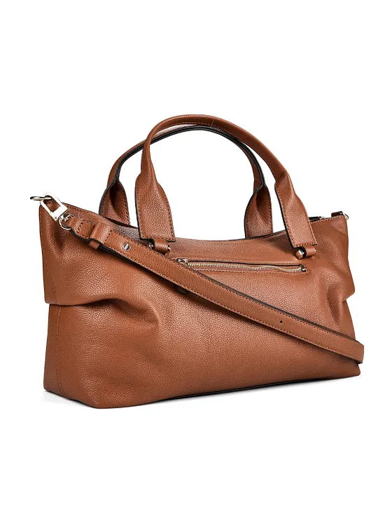 Guess Suzy Skuldertaske 44 cm Guess Suzy Skuldertaske 44 cm