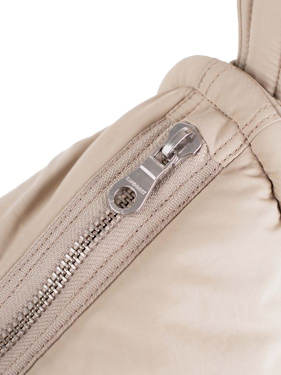 Sandqvist Curve Taška přes rameno 42 cm