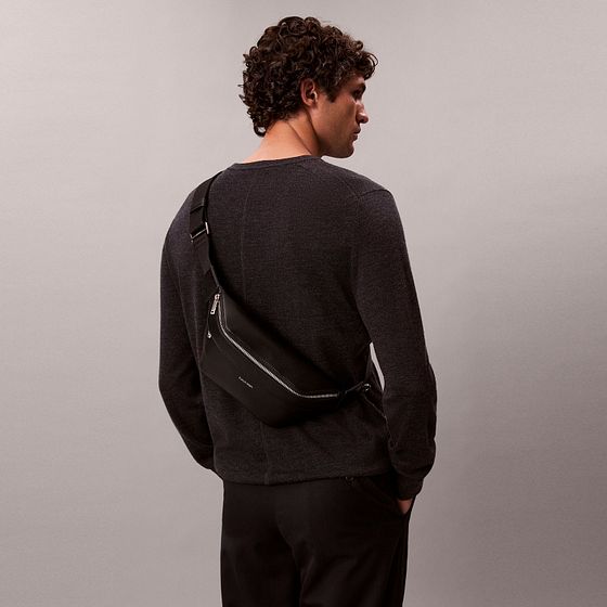 Calvin Klein Raised Bæltetaske 46 cm