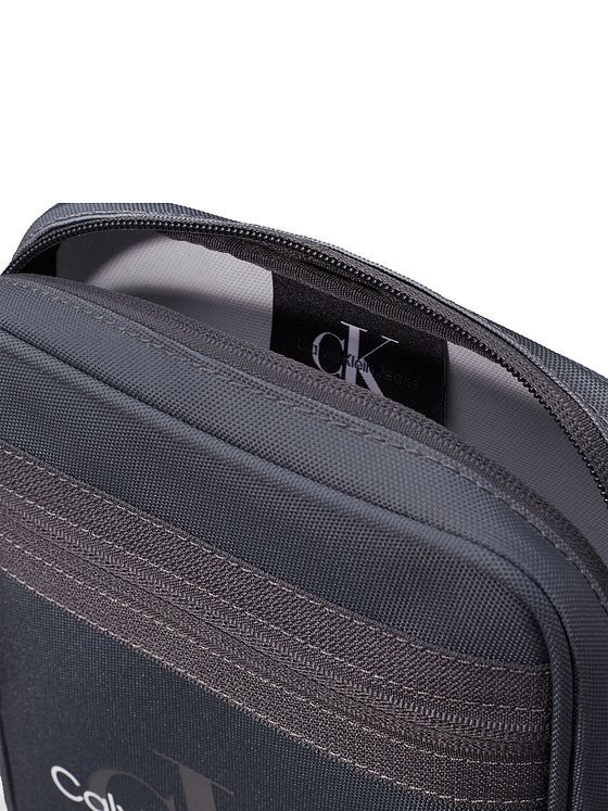 Calvin Klein Jeans Sport Essentials Skuldertaske 21 cm Calvin Klein Jeans Sport Essentials Skuldertaske 21 cm