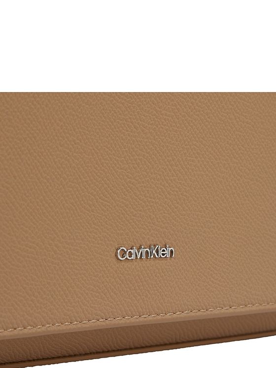 Calvin Klein CK Must Skuldertaske 30 cm Calvin Klein CK Must Skuldertaske 30 cm