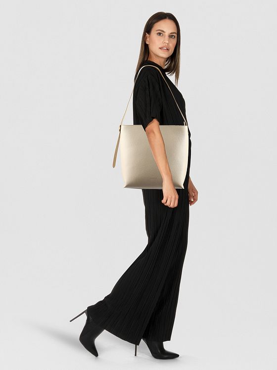 Coccinelle C-Me Lock Skuldertaske Læder 29 cm Coccinelle C-Me Lock Skuldertaske Læder 29 cm