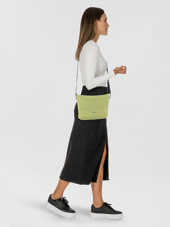 Bellroy Lite Skuldertaske 24 cm