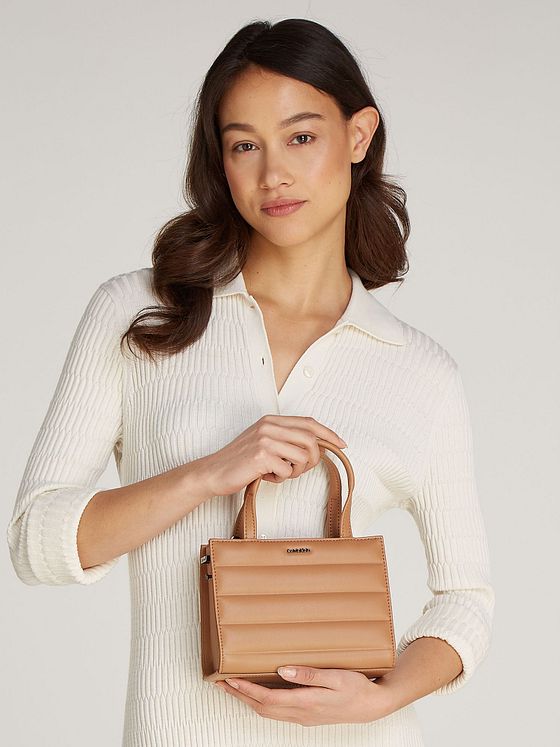 Calvin Klein Line Quilt Håndtaske 19.5 cm Calvin Klein Line Quilt Håndtaske 19.5 cm