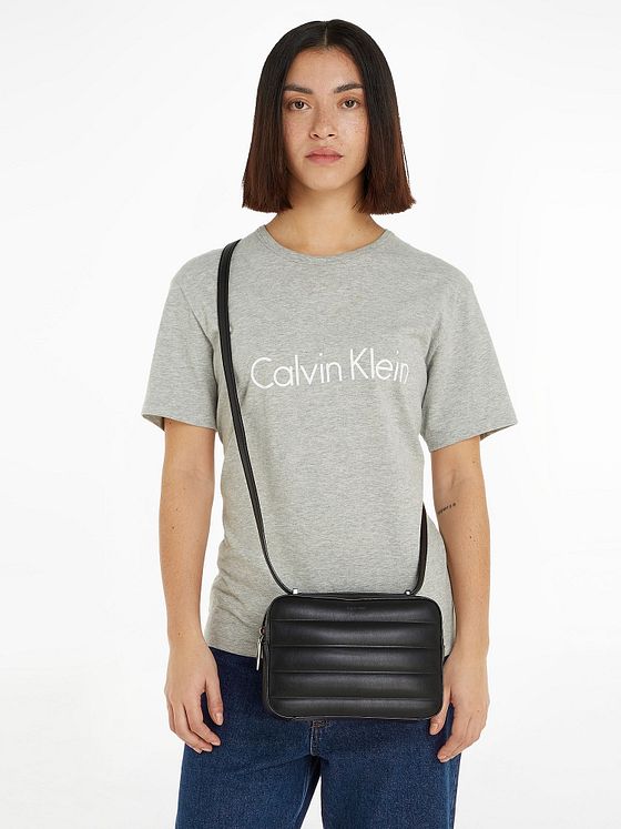 Calvin Klein Line Quilt Skuldertaske 22 cm