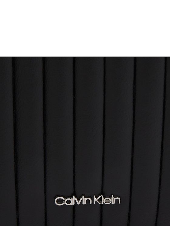 Calvin Klein Mini Line Quilt Skuldertaske 19.5 cm Calvin Klein Mini Line Quilt Skuldertaske 19.5 cm