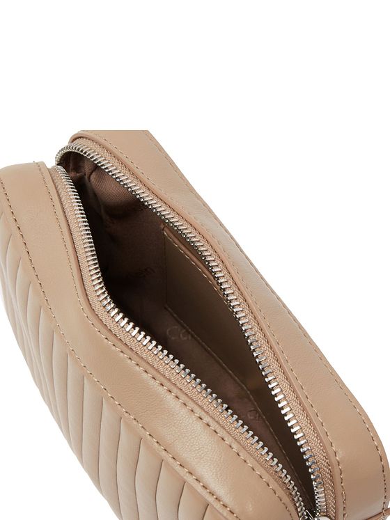Calvin Klein Mini Line Quilt Skuldertaske 19.5 cm Calvin Klein Mini Line Quilt Skuldertaske 19.5 cm