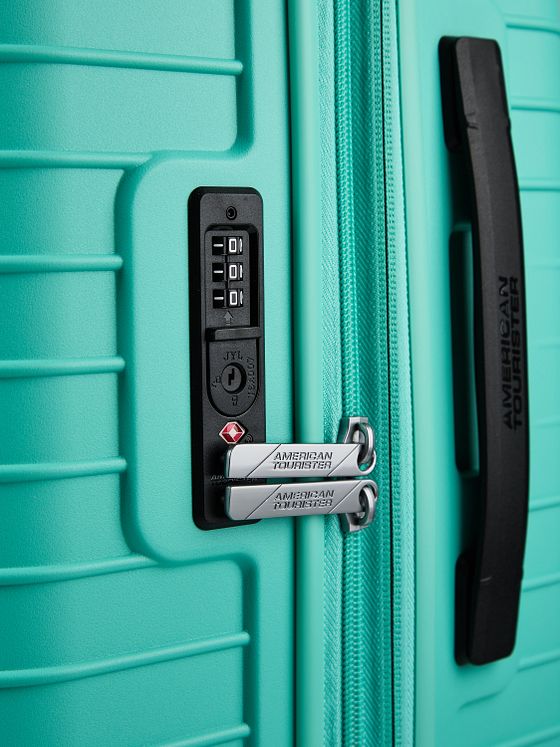 American Tourister Roadrush 4-hjulig Resväskset 3-delad med expansionsveck American Tourister Roadrush 4-hjulig Resväskset 3-delad med expansionsveck