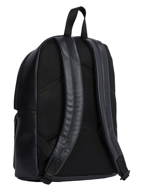 Calvin Klein CK Must Päiväreppu 41 cm Calvin Klein CK Must Päiväreppu 41 cm