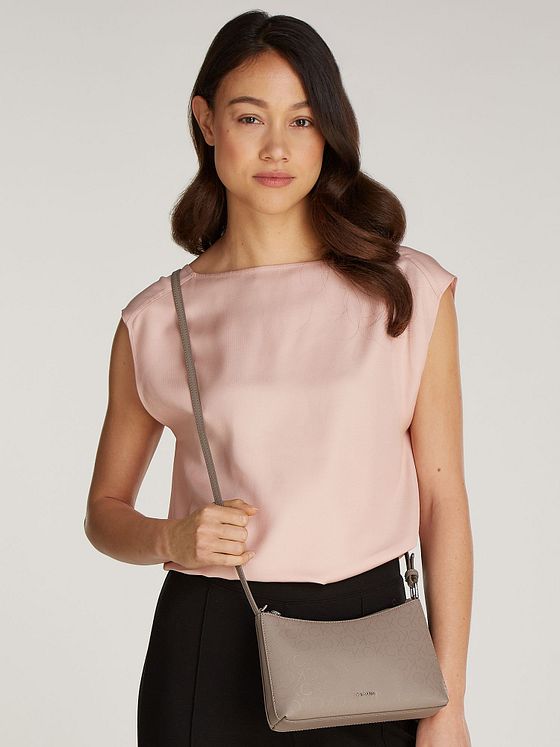 Calvin Klein Ck Must Skuldertaske 22.5 cm Calvin Klein Ck Must Skuldertaske 22.5 cm