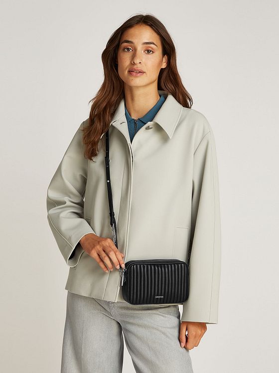 Calvin Klein Mini Line Quilt Skuldertaske 19.5 cm Calvin Klein Mini Line Quilt Skuldertaske 19.5 cm