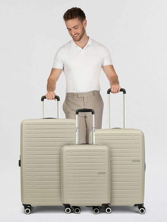 American Tourister Aerojoy 4 hjul Kuffert 3-delt med strækfold American Tourister Aerojoy 4 hjul Kuffert 3-delt med strækfold