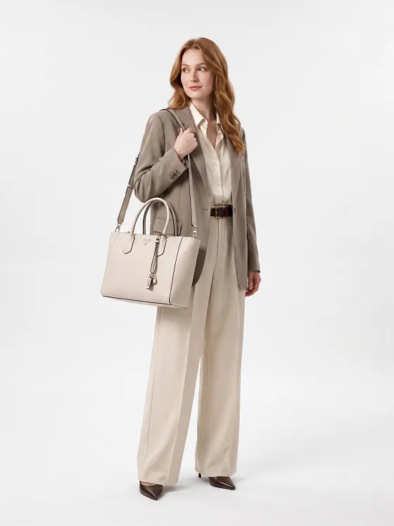 Guess Marissa Skuldertaske 39 cm Laptoprum
