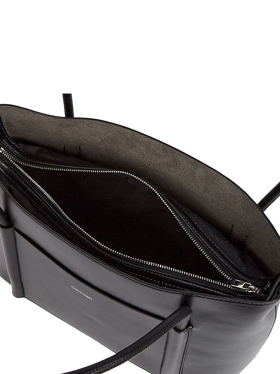 Calvin Klein CK Essential Skuldertaske 20 cm