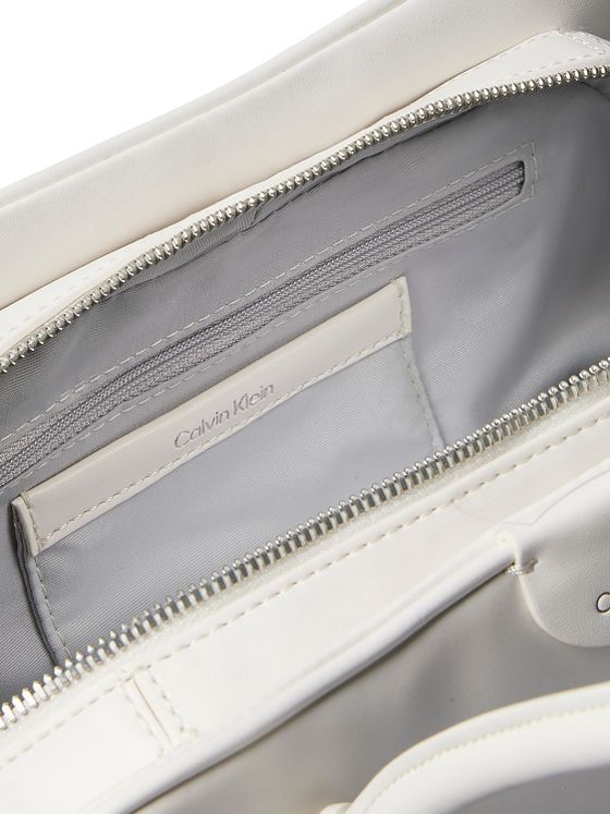 Calvin Klein Embossed Skuldertaske 30 cm