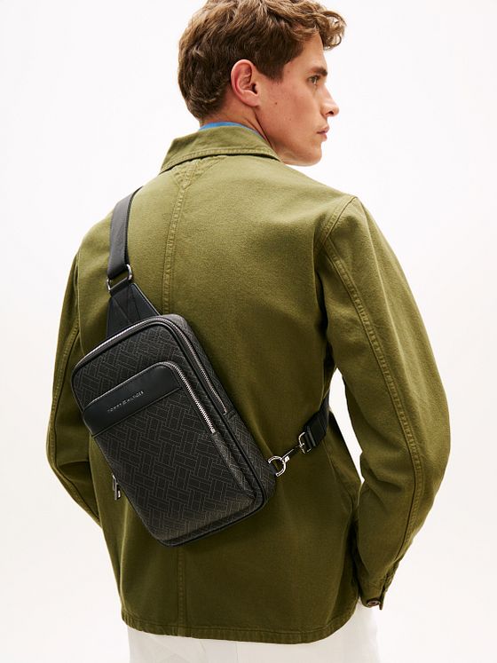 Tommy Hilfiger TH Flag Slingbag i læder 28 cm