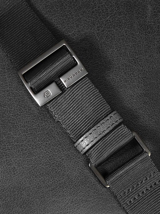 Piquadro Solm Skuldertaske Læder 25 cm