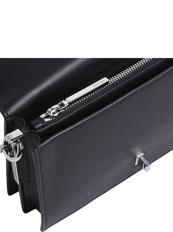 Calvin Klein CK Re-Lock Skuldertaske 24 cm