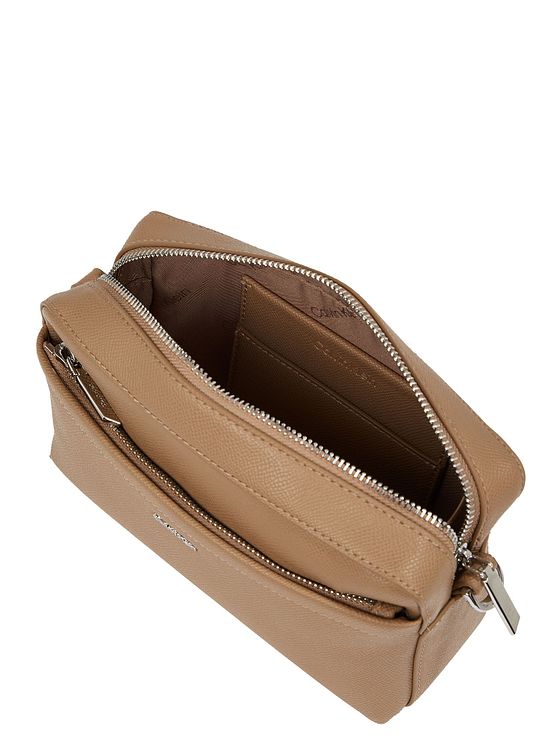 Calvin Klein CK Must Skuldertaske 22 cm Calvin Klein CK Must Skuldertaske 22 cm