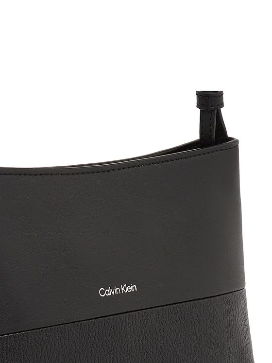 Calvin Klein CK Mixmedia Taška přes rameno 23 cm