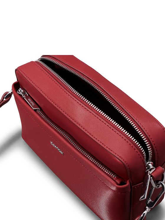 Calvin Klein CK Must Skuldertaske 21.5 cm