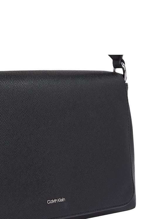 Calvin Klein CK Must Skuldertaske 30 cm Calvin Klein CK Must Skuldertaske 30 cm