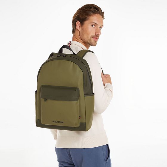 Tommy Hilfiger TH Monotype Daypack 46 cm Laptoprum Tommy Hilfiger TH Monotype Daypack 46 cm Laptoprum