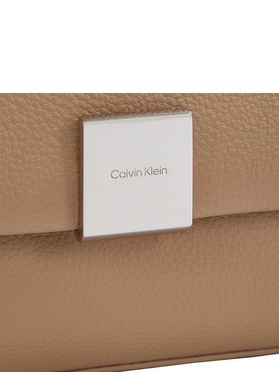 Calvin Klein CK Plaque Skuldertaske 28 cm Calvin Klein CK Plaque Skuldertaske 28 cm