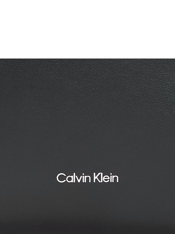 Calvin Klein Line Skuldertaske Læder 24.5 cm Calvin Klein Line Skuldertaske Læder 24.5 cm