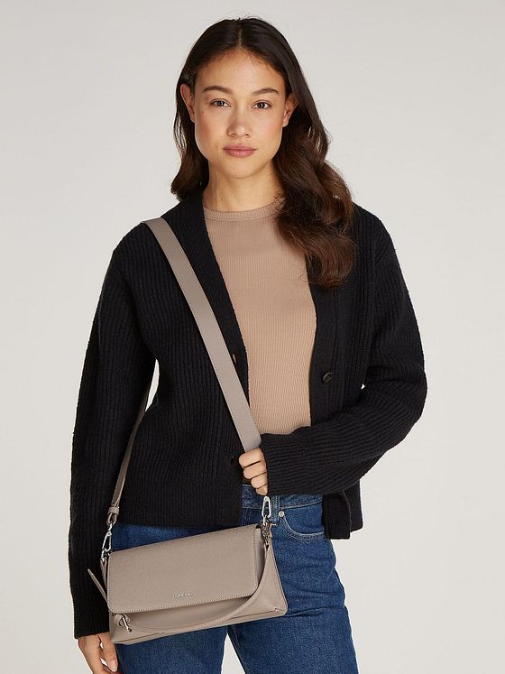 Calvin Klein CK Must Skuldertaske 27 cm Calvin Klein CK Must Skuldertaske 27 cm