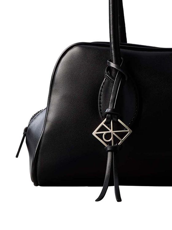 Calvin Klein Embossed Skuldertaske 30 cm