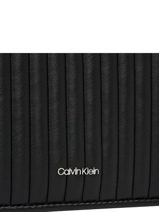Calvin Klein Mini Line Quilt Skuldertaske 26 cm Calvin Klein Mini Line Quilt Skuldertaske 26 cm