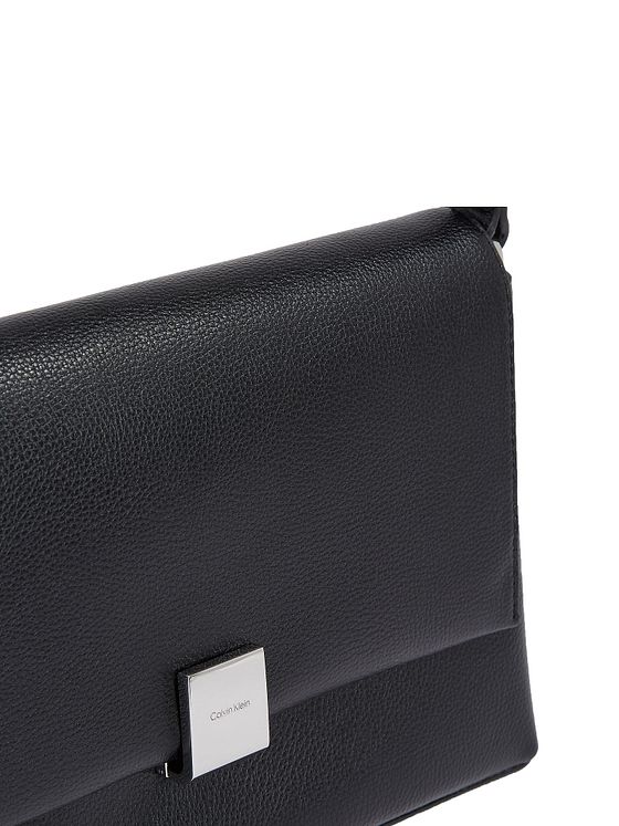 Calvin Klein CK Plaque Skuldertaske 28 cm Calvin Klein CK Plaque Skuldertaske 28 cm