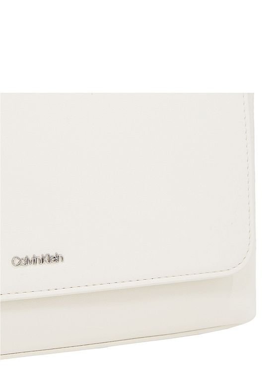 Calvin Klein Ck Must Skuldertaske 27 cm Calvin Klein Ck Must Skuldertaske 27 cm