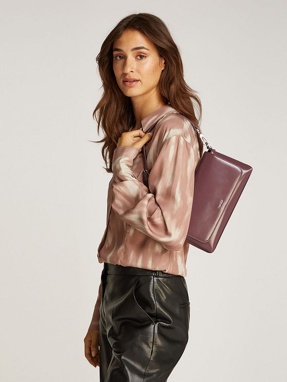 Calvin Klein CK Must Skuldertaske 27 cm