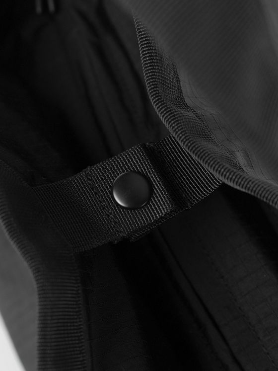 Sandqvist Grid Håndtaske 40 cm med strækfold