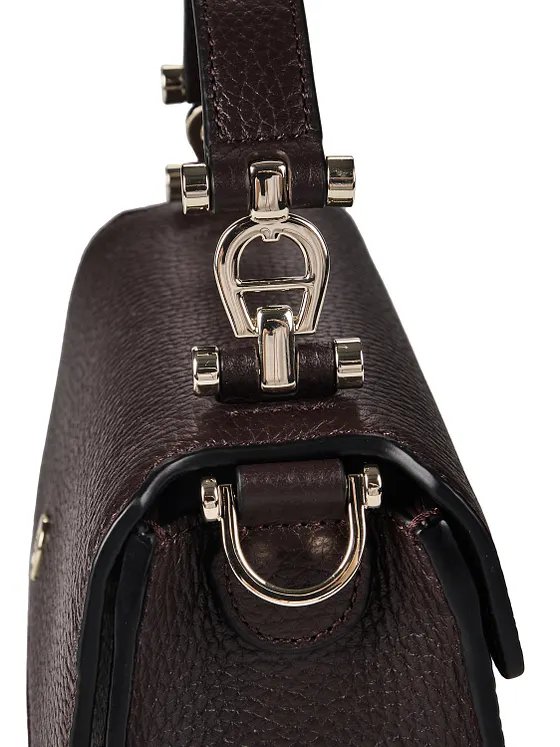 AIGNER Delia Käsilaukku Nahka 18 cm AIGNER Delia Käsilaukku Nahka 18 cm