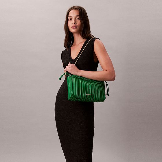 Calvin Klein Drawstring Skuldertaske 27 cm Calvin Klein Drawstring Skuldertaske 27 cm