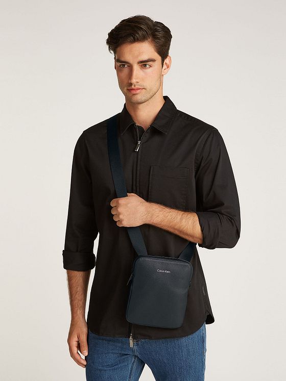 Calvin Klein CK Must Mini Bag skuldertaske 18 cm Calvin Klein CK Must Mini Bag skuldertaske 18 cm