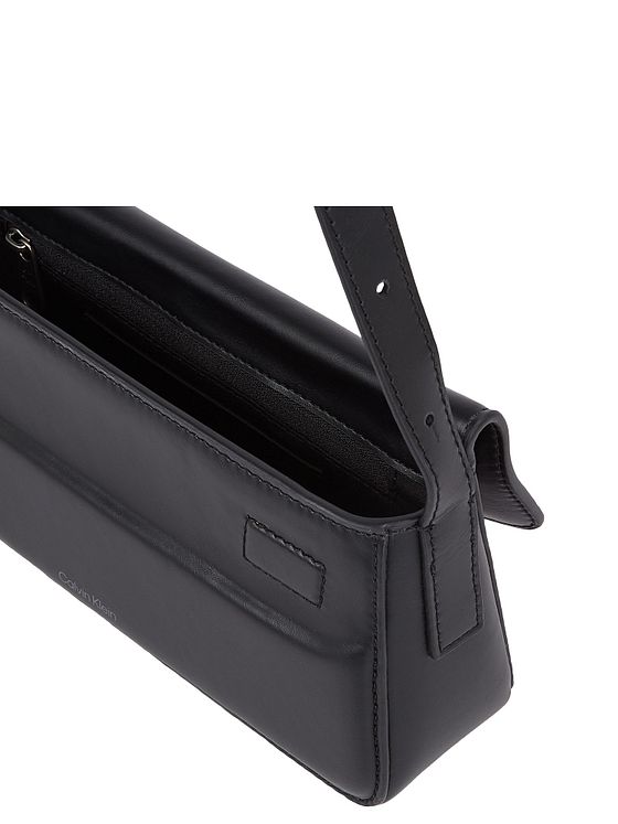 Calvin Klein Jeans Belted Skuldertaske 24 cm Calvin Klein Jeans Belted Skuldertaske 24 cm