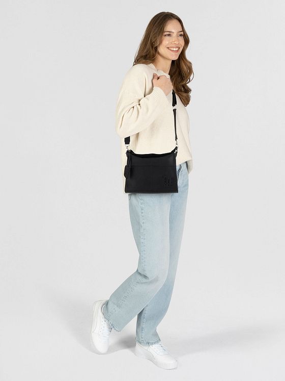 Burkely Rogue Robyn Skuldertaske Læder 24 cm Burkely Rogue Robyn Skuldertaske Læder 24 cm